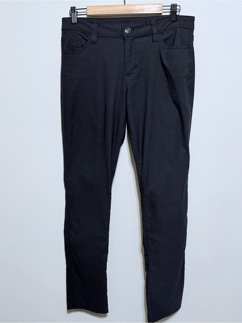 Eddie Bauer Women’s Black Slim fit Ankle Pant  Hiking Pant Button Fly Size 8